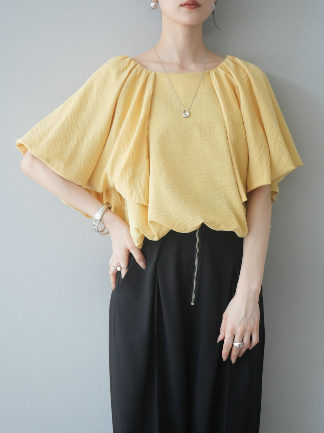 [SET] 燈籠袖褶襉設計上衣 + 拉鍊褶襉寬褲 (2 套)