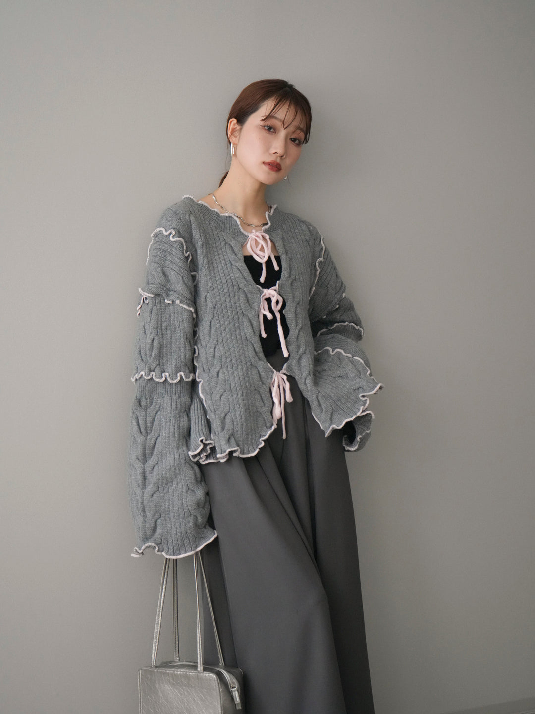 [SET]フロントリボン配色メローニットカーディガン+テープベルトタックバギーパンツ(2set)