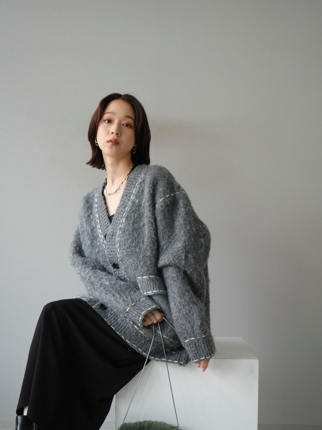 [予約]ステッチVネックニットカーディガン/グレー