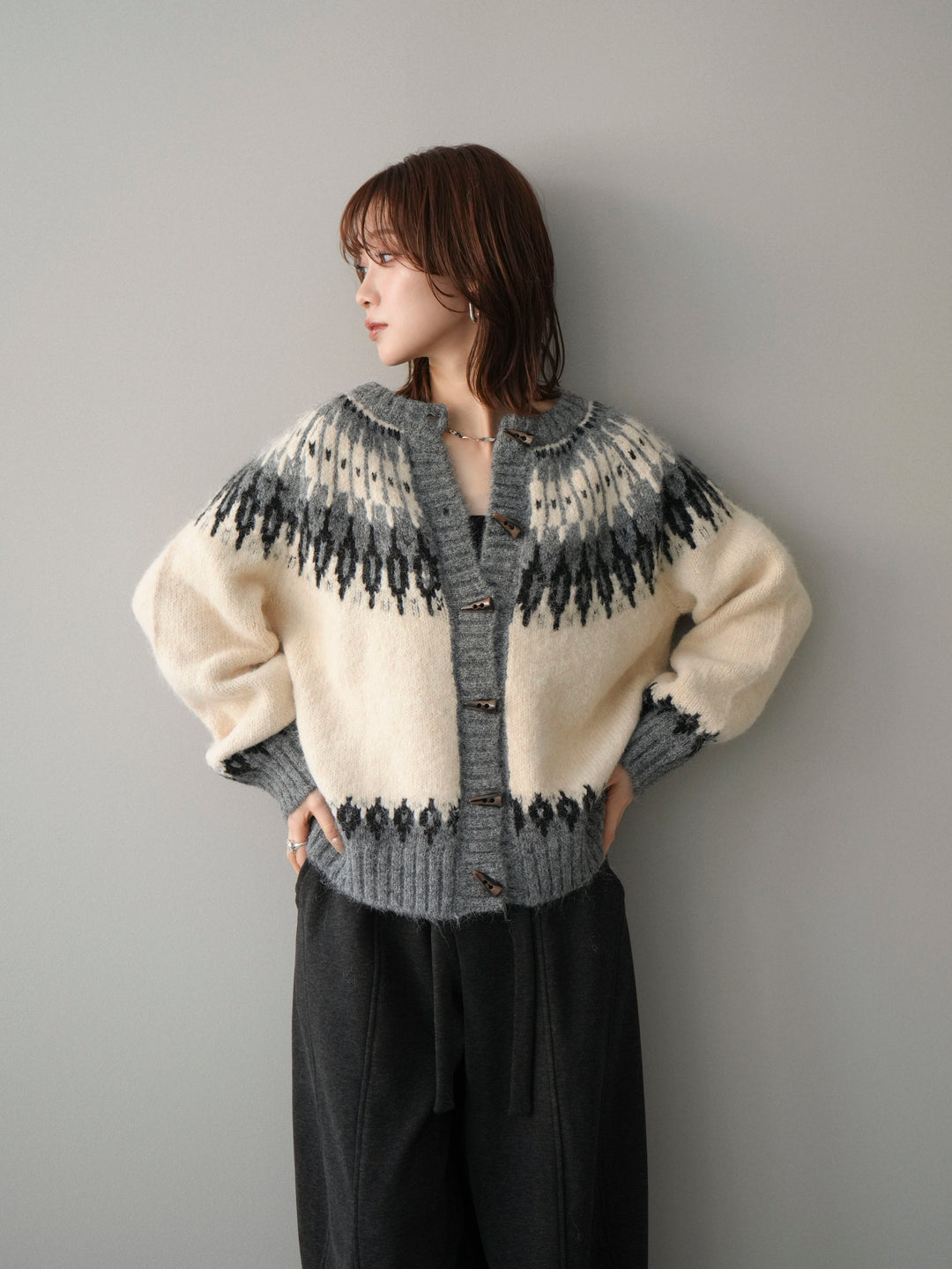 [SET]トグルボタン求心柄ニットカーディガン+ウエストベルトカーブラインスエットパンツ(2set)