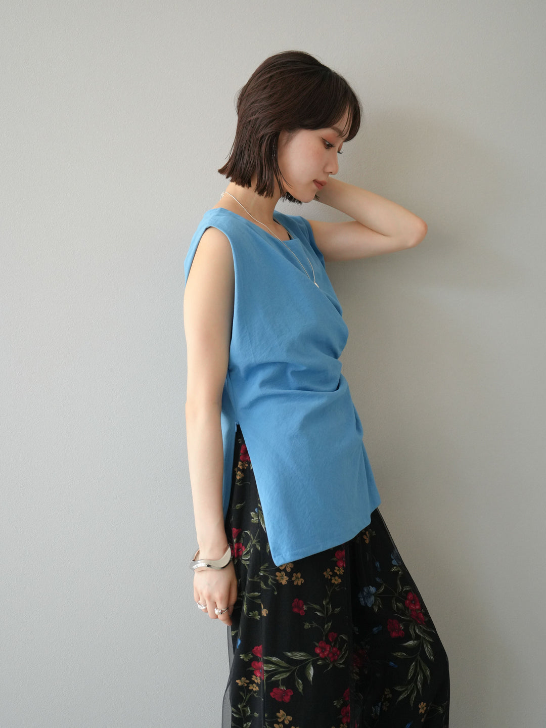 [SET] 側扭法式上衣+植物圖案休閒褲+繩繡薄紗疊穿褲（3件套裝）