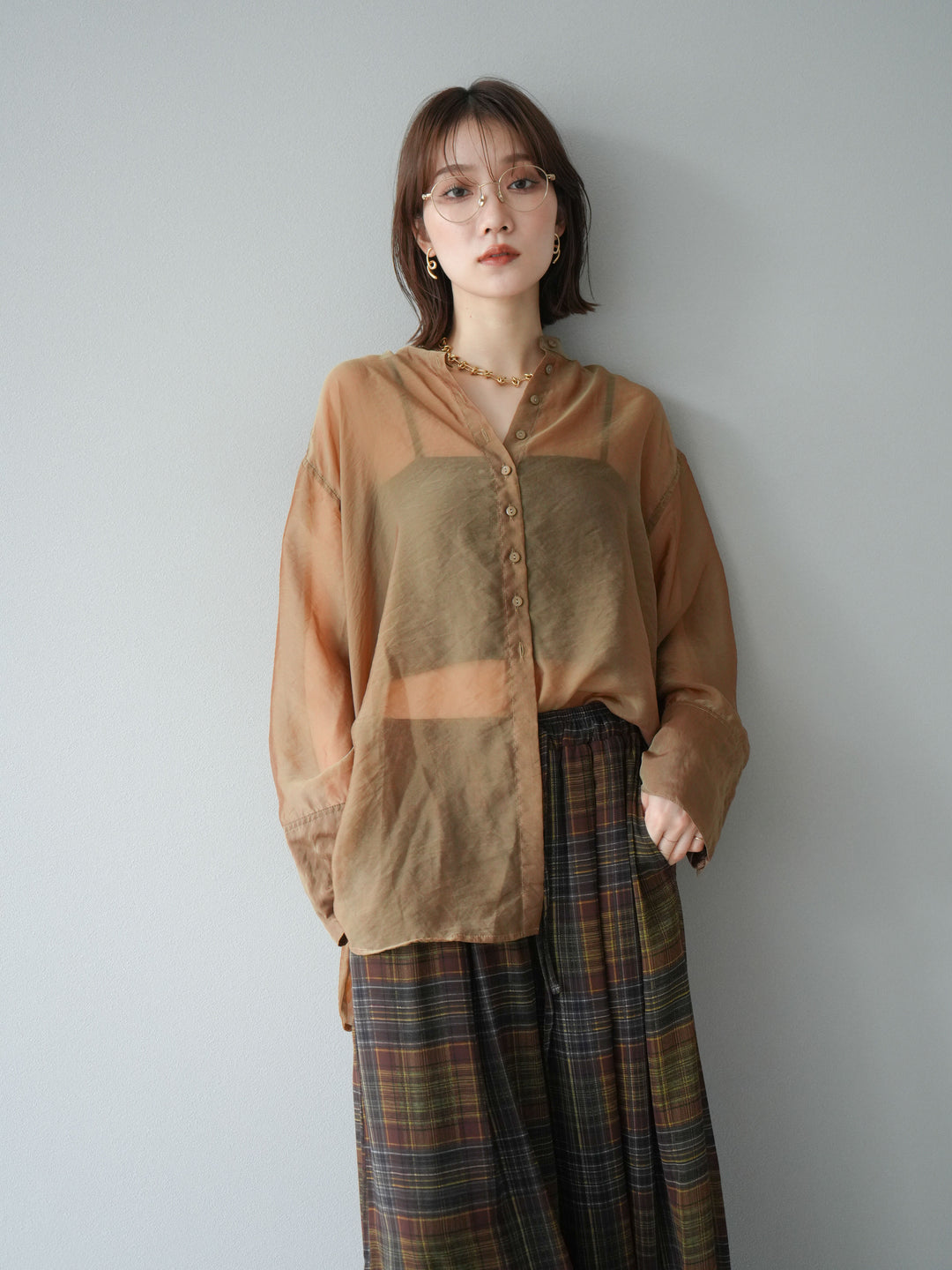 [SET] 亮面透視立領襯衫 + 透視格紋寬鬆褲 (2 件套)