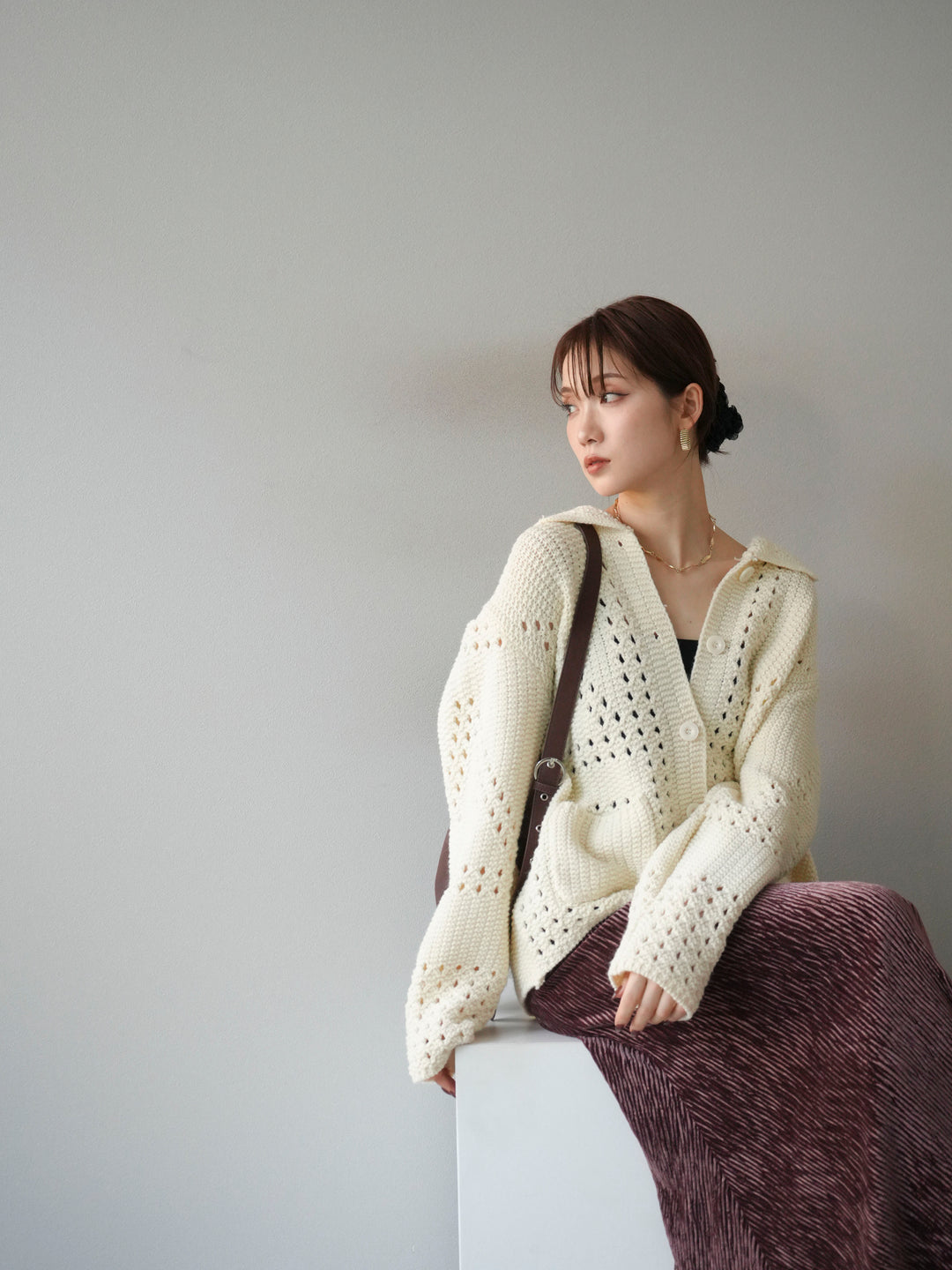 [予約]丸襟透かし編みニットカーディガン/オフ