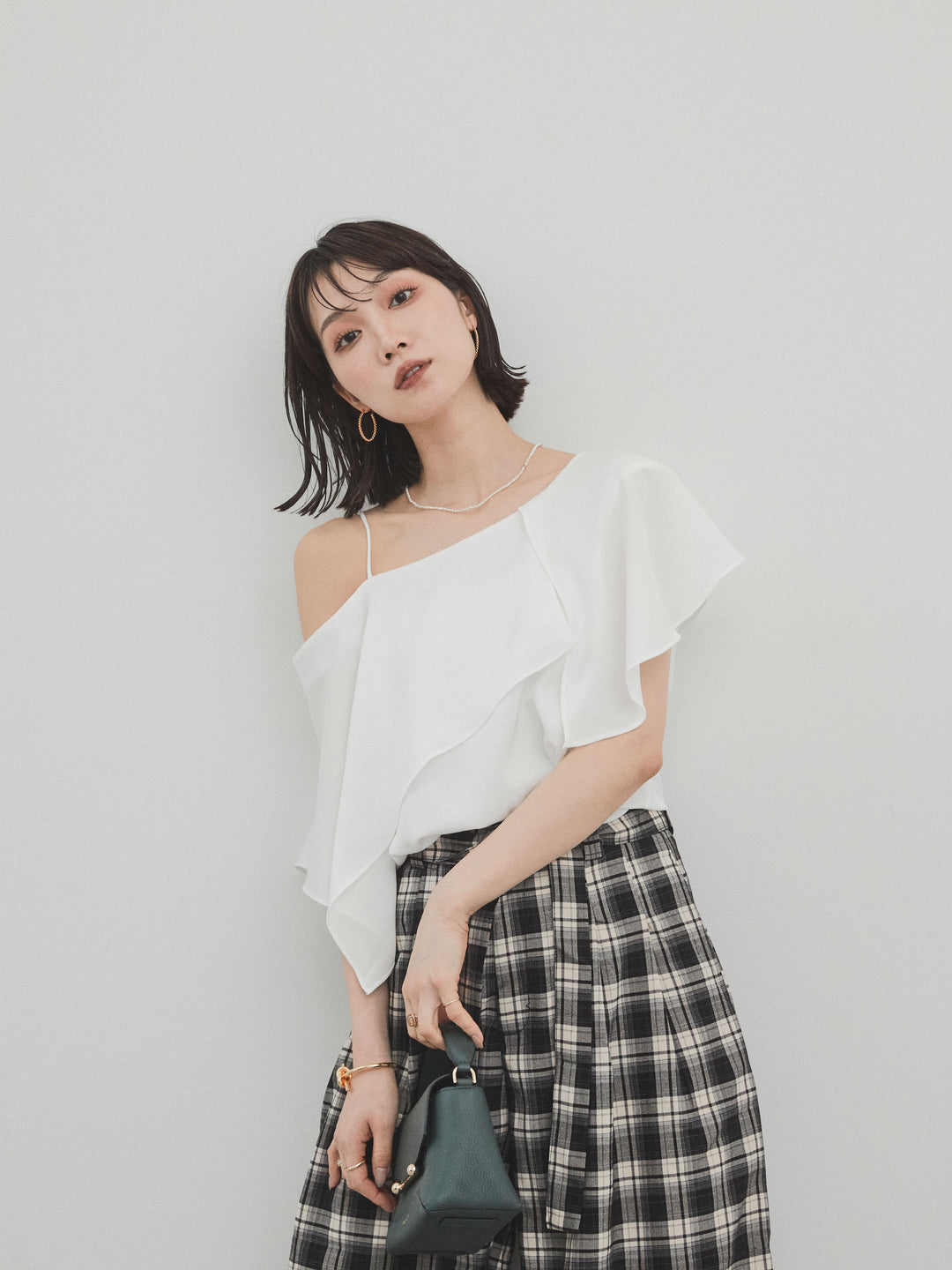 [予約]ワンショルラッフルブラウス/オフ