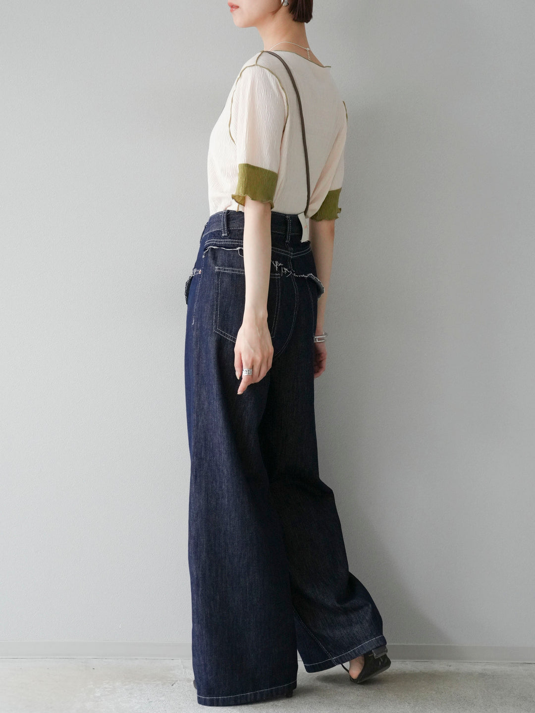 [SET] 百褶同色船領套頭衫 + 臀部設計牛仔褲（2 件組）