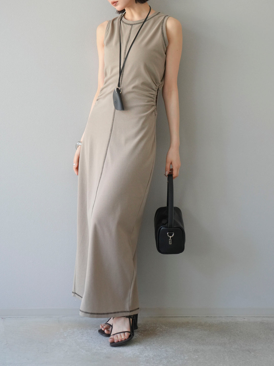[予約]ウエストオープンステッチカットワンピース/ベージュ