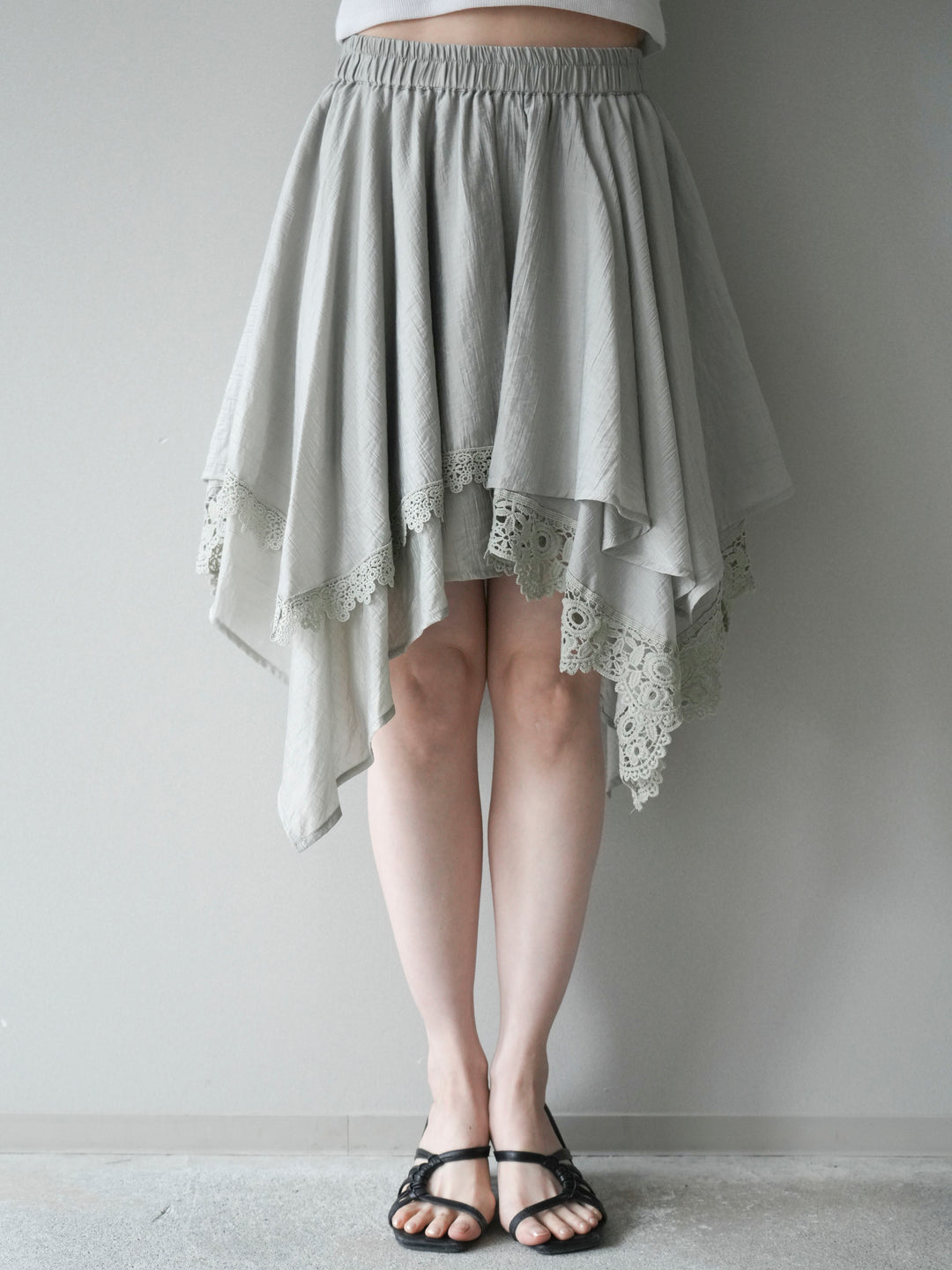 [予約]レースヘムアシンメトリースカート/gray
