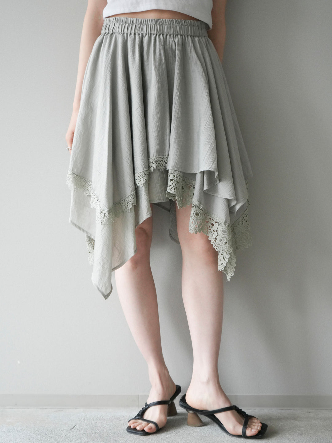 [予約]レースヘムアシンメトリースカート/gray