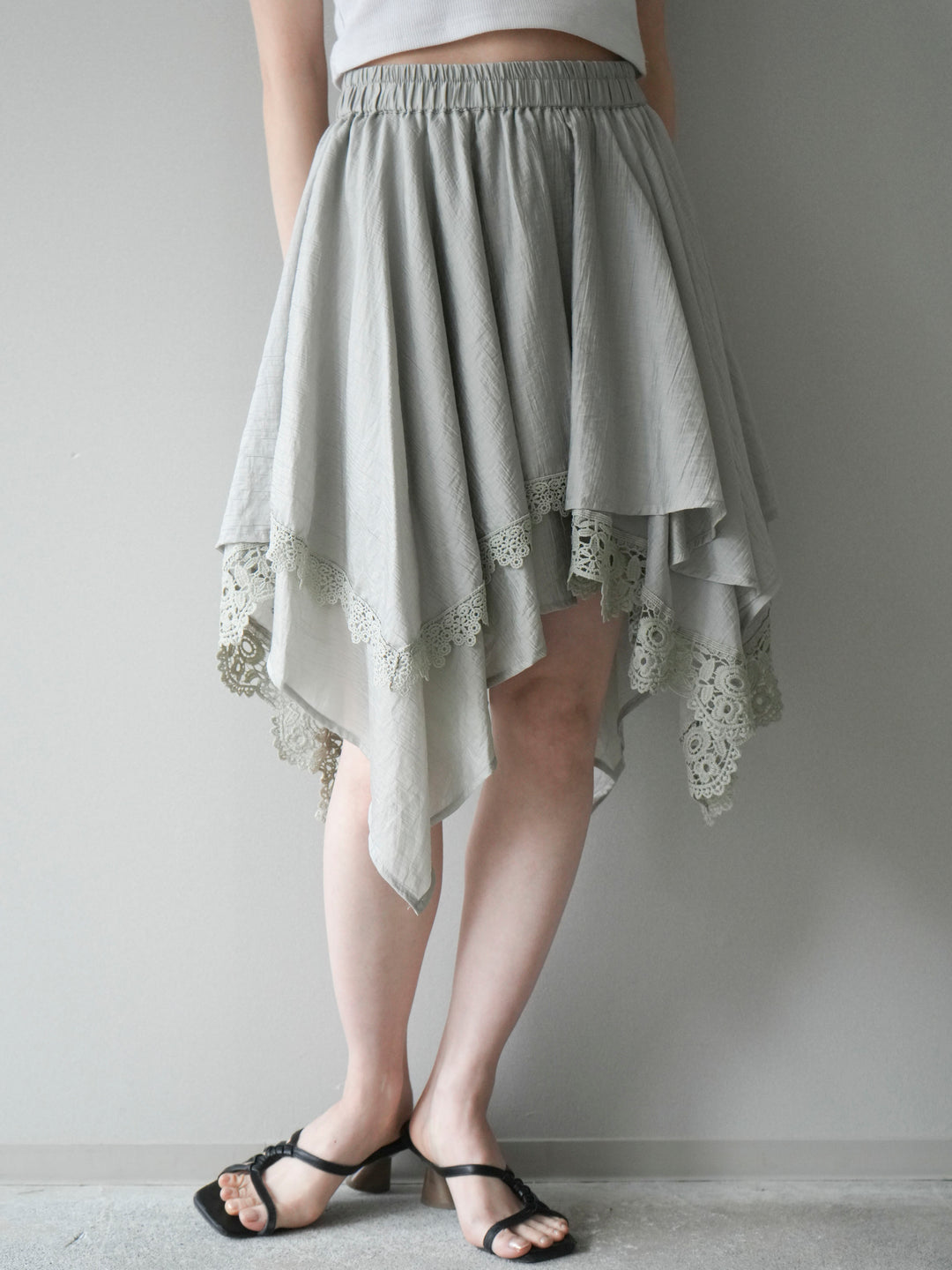 [予約]レースヘムアシンメトリースカート/gray