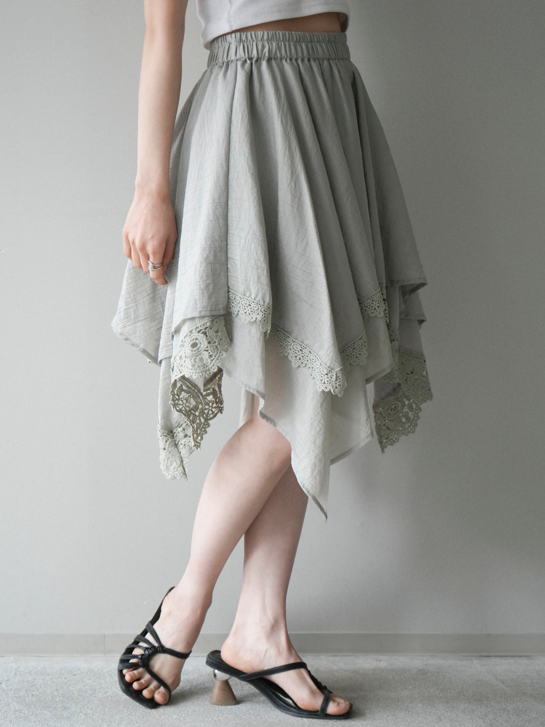 [予約]レースヘムアシンメトリースカート/gray