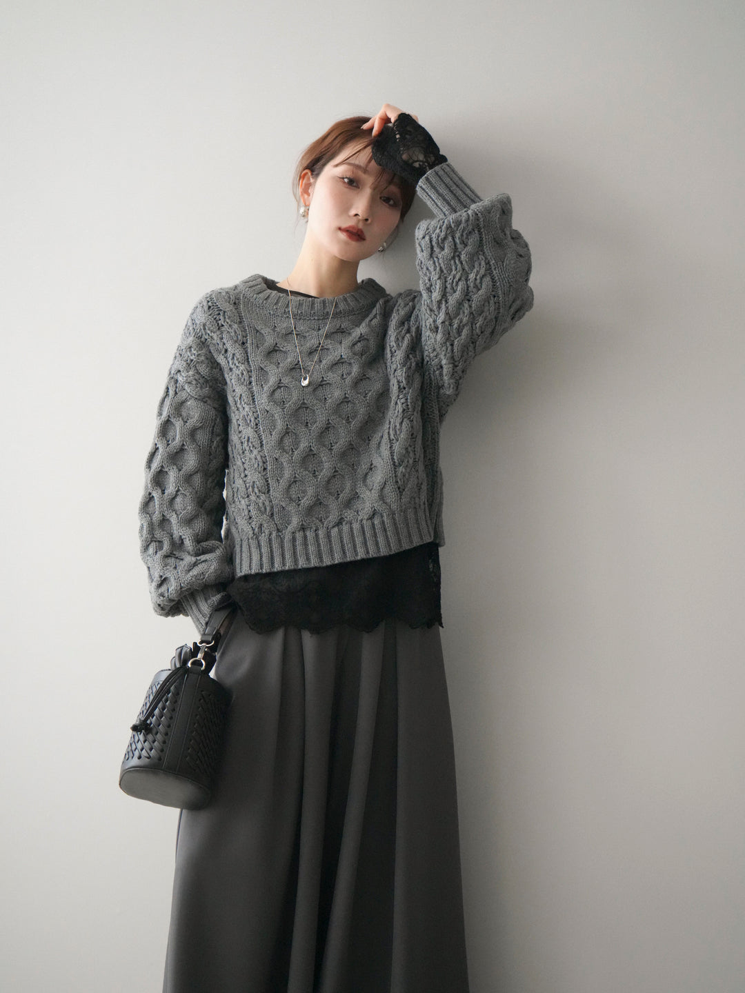 [予約]バルキーケーブルクロップドニットプルオーバー/charcoal