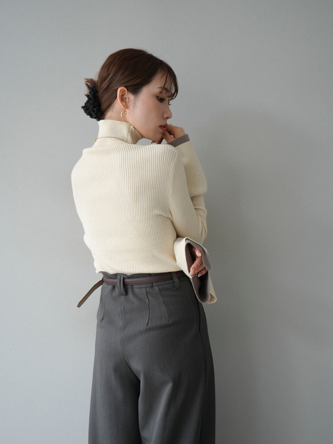 [SET] 疊層喇叭袖高領針織上衣 + 雙褶寬褲 (2 套)