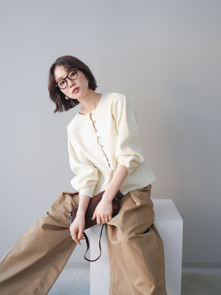 [予約]フロントスリットシルバーボタンニットカーディガン/off