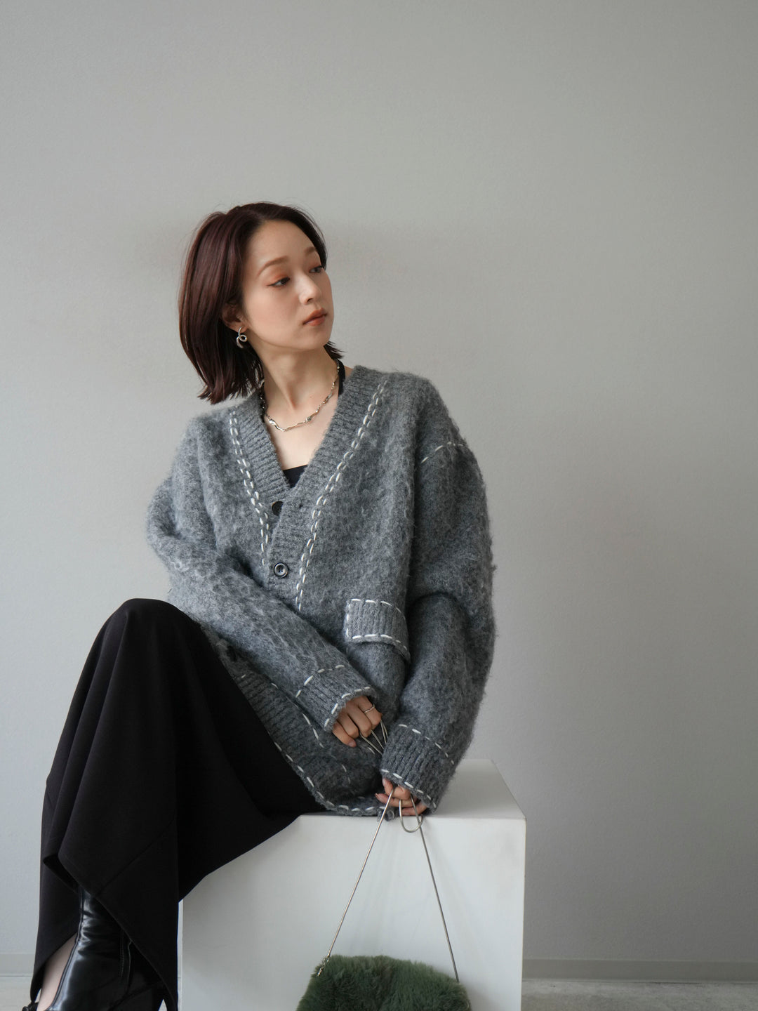 [予約]ステッチVネックニットカーディガン/グレー