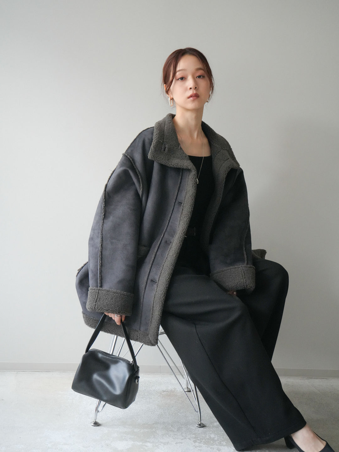 [SET]スタンドネックフェイクムートンミディアムコート+カップ付きバッククロスキャミソール(2set)