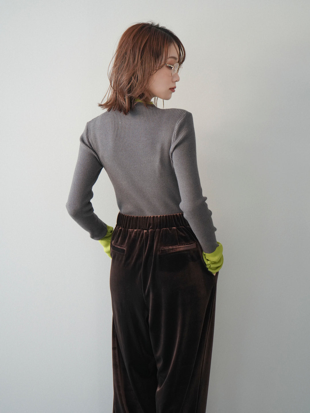 [SET]袖ボタンハイネック配色リブニットトップス+ベロアベルトスリムパンツ(2set)