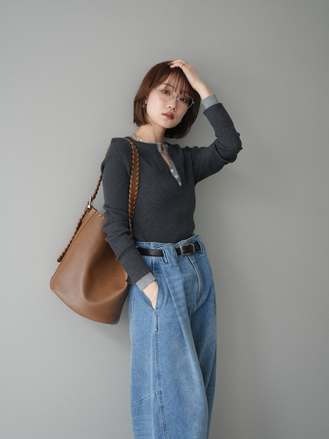 [SET]バイカラーキーネックリブニットトップス+ハイウエストベルトループデザインデニムパンツ(2set)