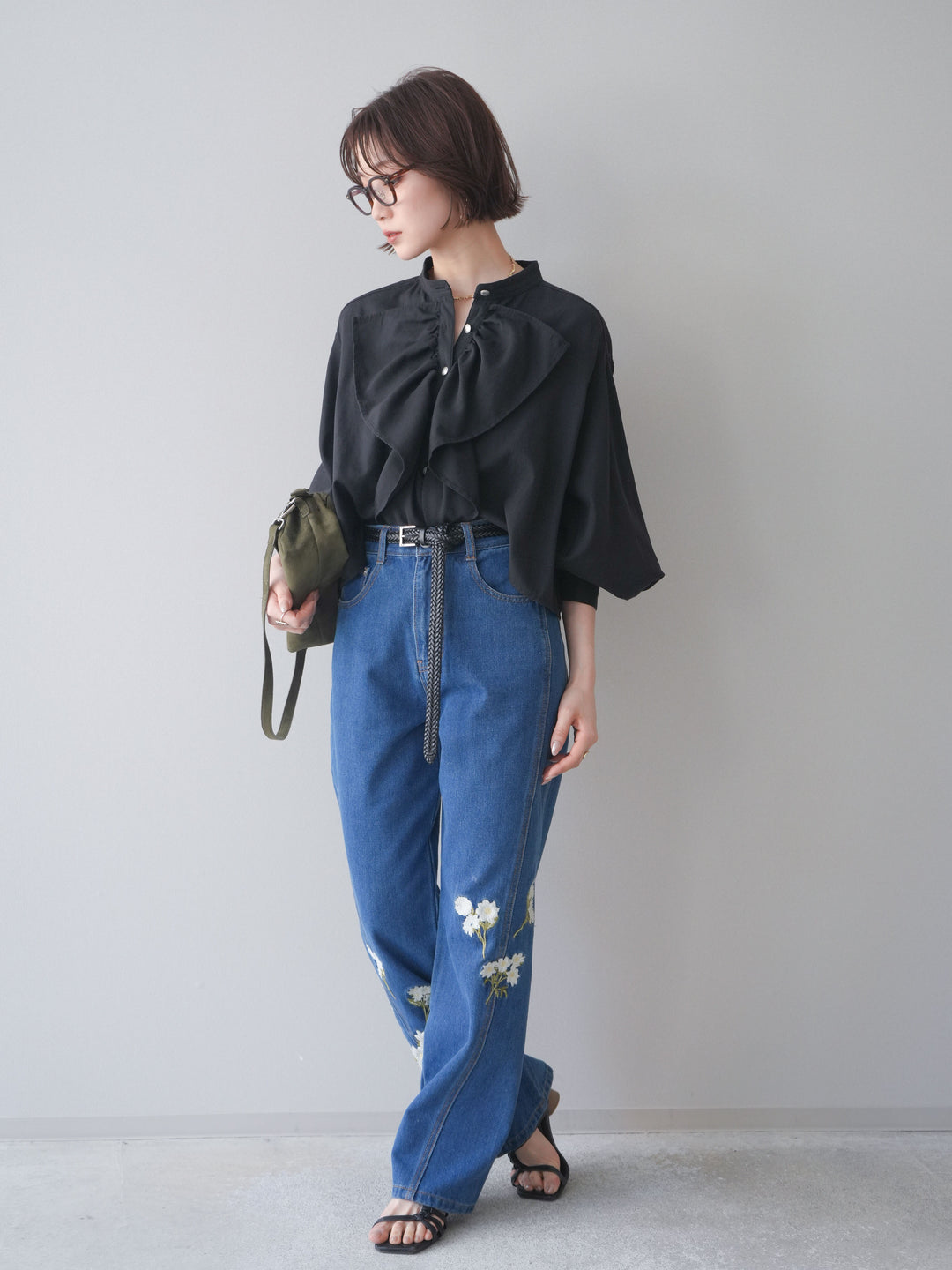 [SET]ラッフルフレアショートブラウス+フラワー刺繍ストレートデニム(2set)