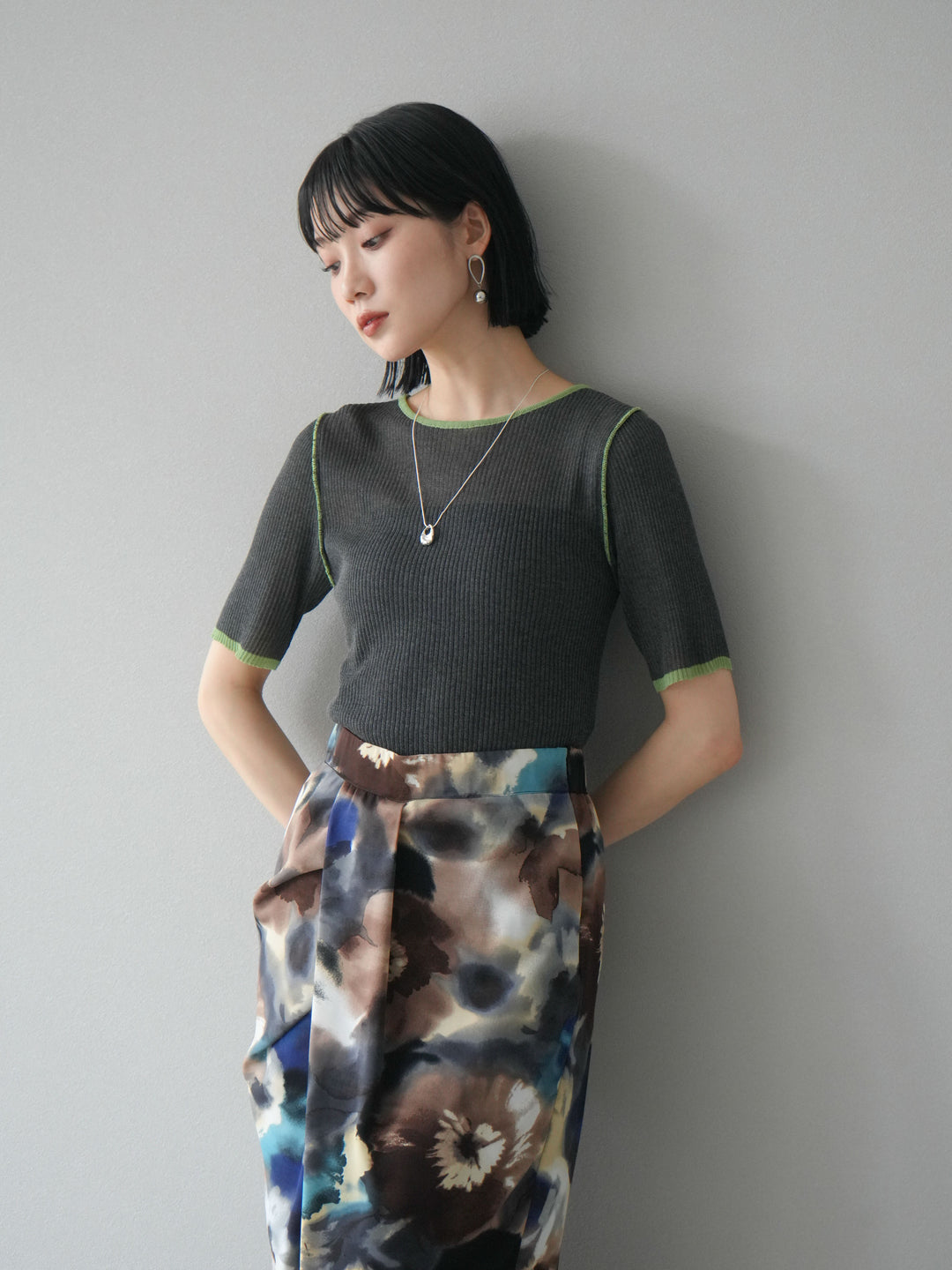 [予約]麻タッチ配色ニットハーフスリーブトップス/チャコール