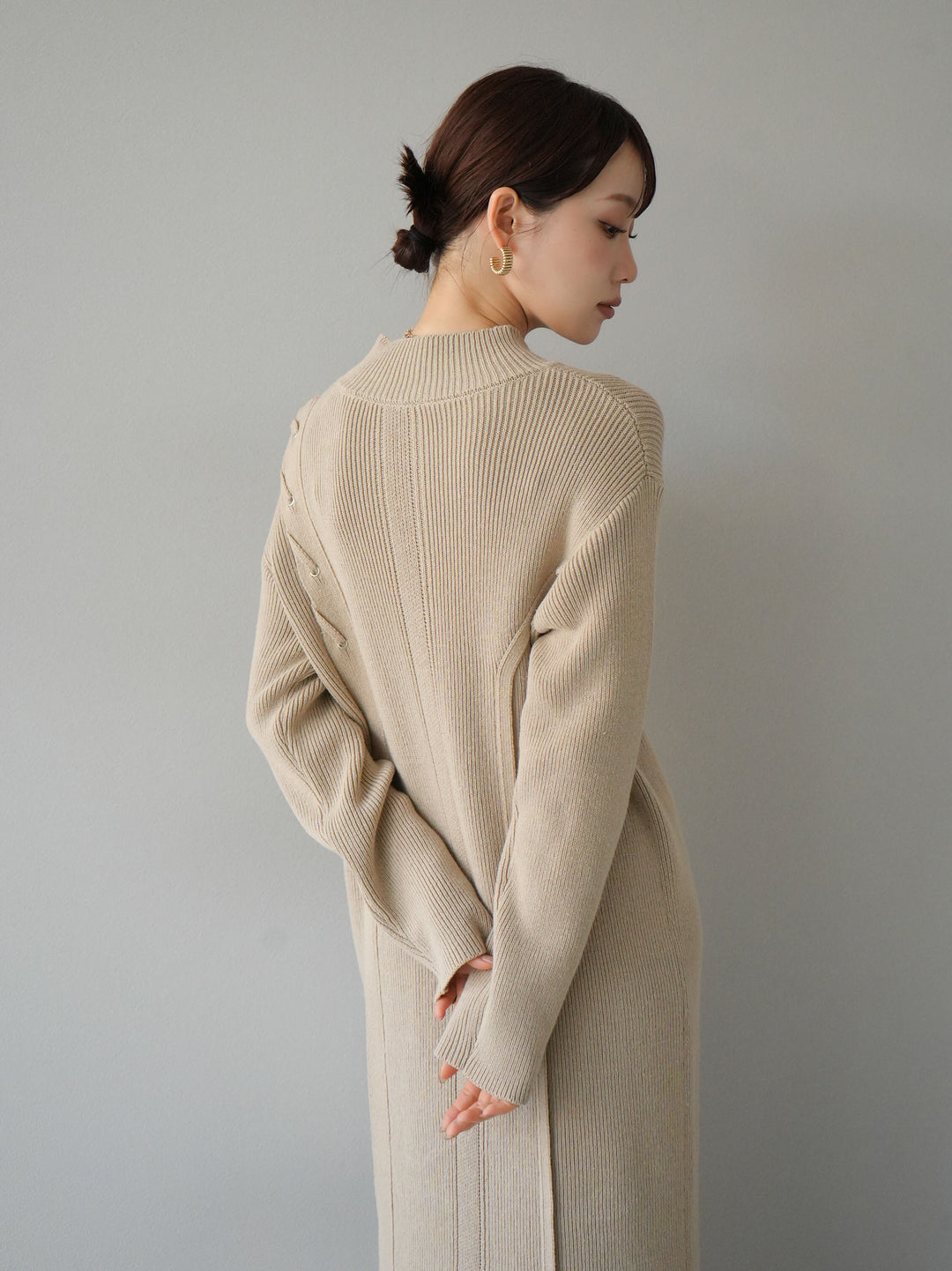 [SET] 不對稱繫帶高領針織連身裙 + 可選飾品套裝 (2套)