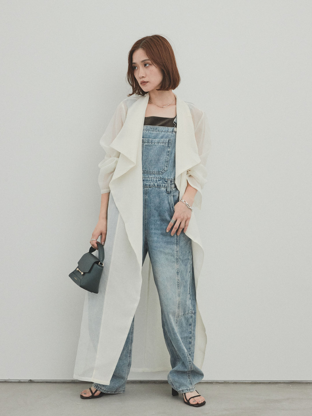 [SET] 中縫牛仔背帶褲 + 透視長版外套（2 件組）