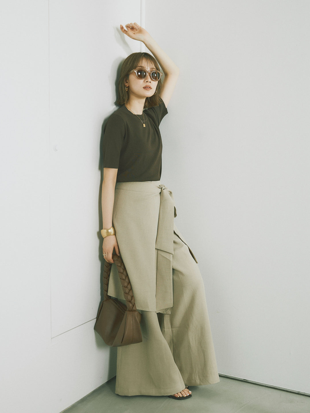 [預訂] 後開人造絲針織上衣/棕色