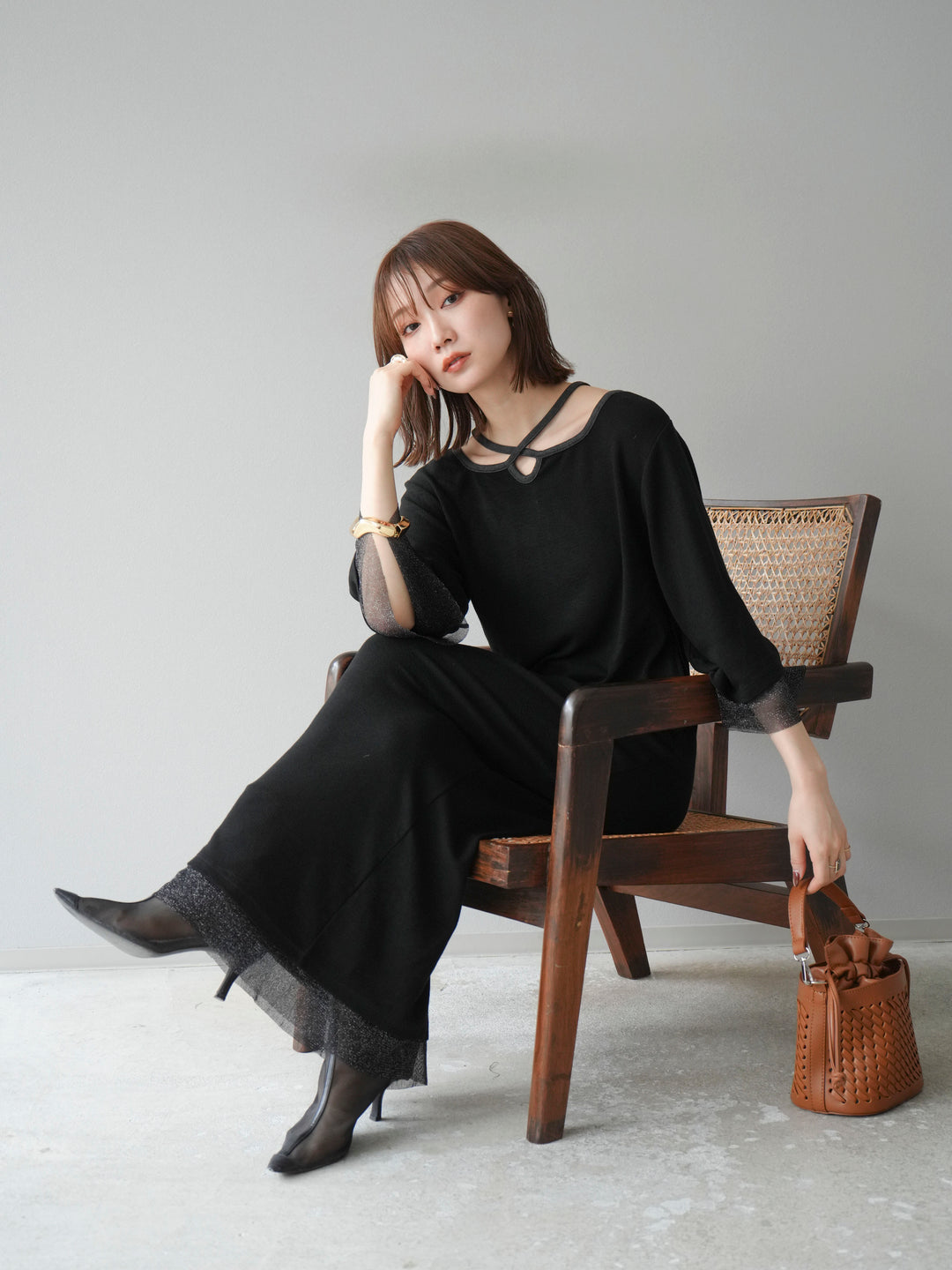 [予約]デザインネックラメシアー切替ニットワンピース/ブラック