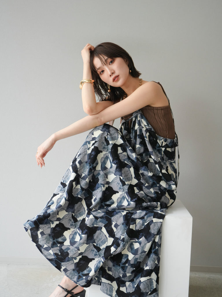 極美品✨大きいサイズ 2023 エムズグレイシー 幾何学模様 タック ワンピース 予約]タックデザインネック幾何学柄キャミワンピース/グレー – Lumier