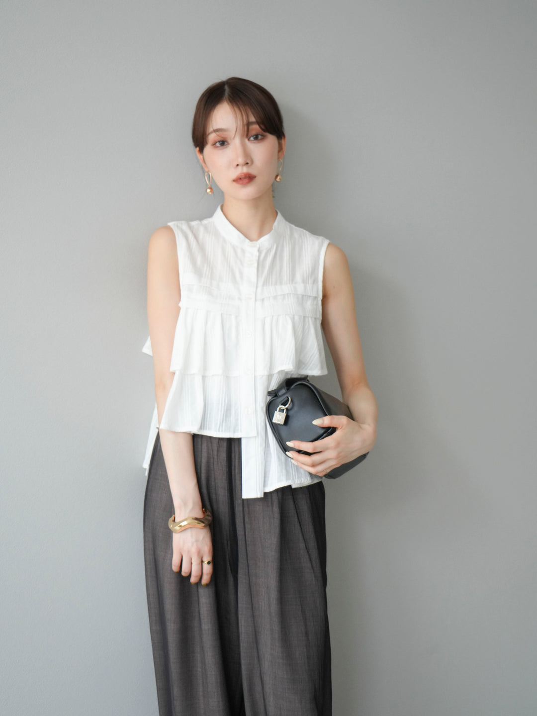 [SET]ドビーストライプアシンメトリーフリルノースリブラウス+コード刺繍チュールレイヤードパンツ(2set)