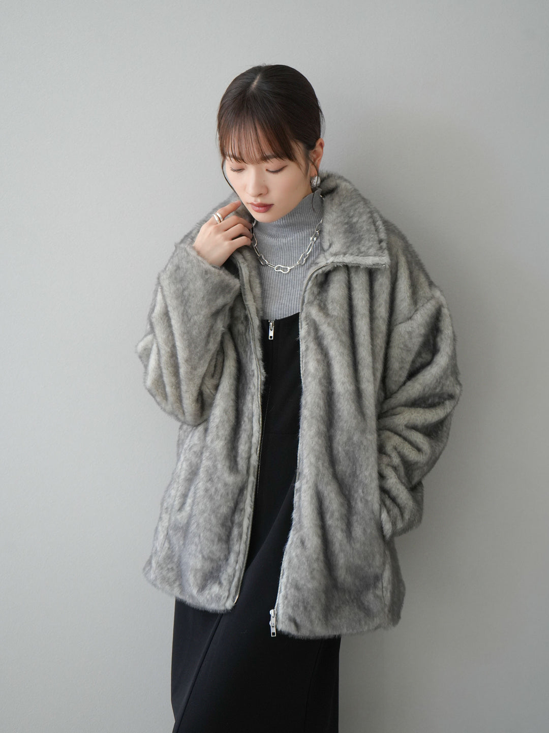 [預訂] 毛絨立式中長拉鍊夾克/灰色
