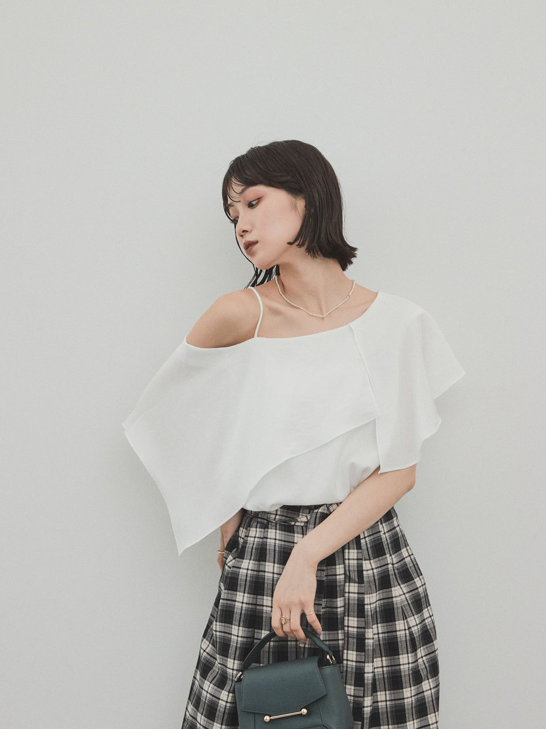 [SET]ワンショルラッフルブラウス+チェック柄ワイドパンツ(2set)