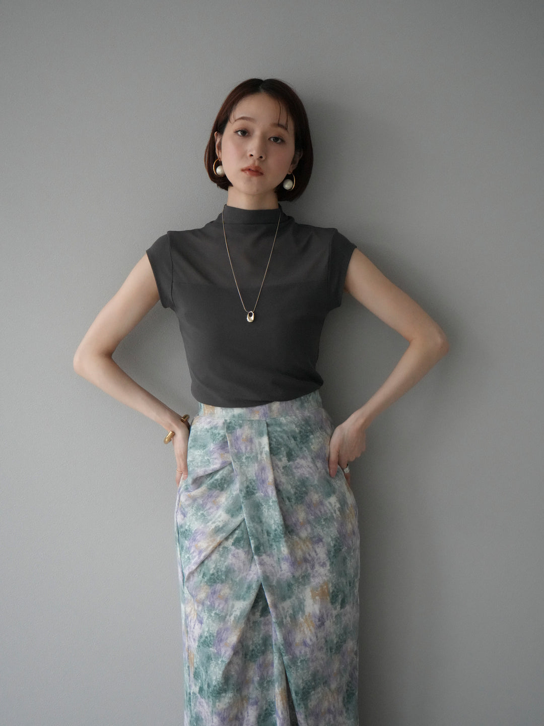 [予約]シアー切替ストレッチトップス/チャコール