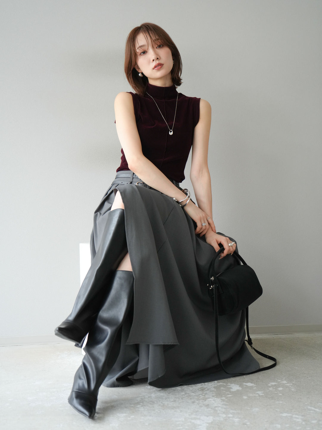 [SET]シアーベロアプチネックノースリーブトップス+エステルプリーツスリットスカート(2set)