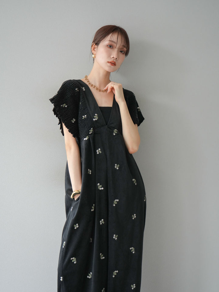 [予約]ベロアフラワー刺繍シャーリングサロペット/ブラック