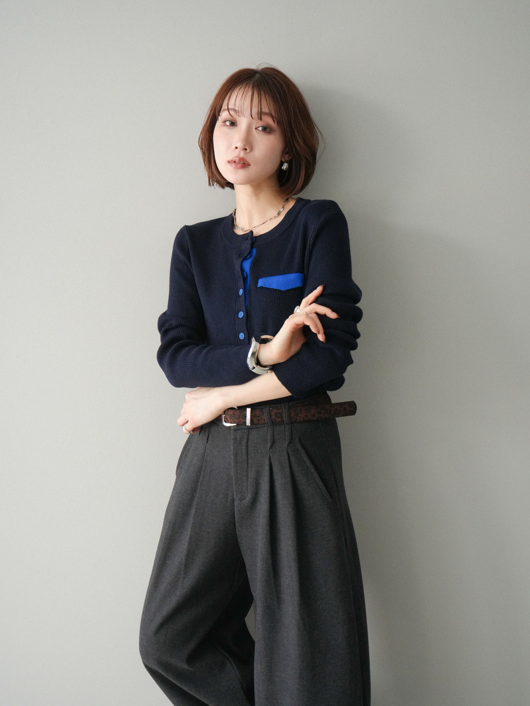 [SET]バイカラーデザインポケット配色ヘンリーネックニットソー+アニマル柄ベルト付きウールタッチワイドパンツ(2set)