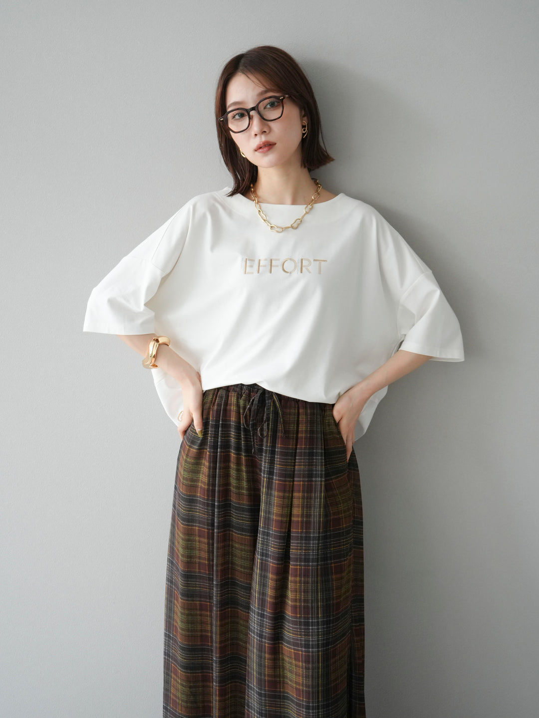 [套裝] 不同材質金屬標誌刺繡 x 印花T卹 + 透視格紋寬鬆褲（2 件套）
