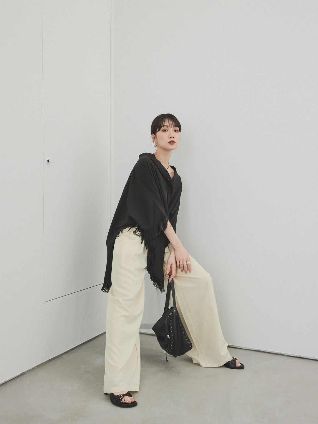 [SET] 方形流蘇斗篷襯衫 + 亞麻觸感褶皺寬褲 (2 件套)