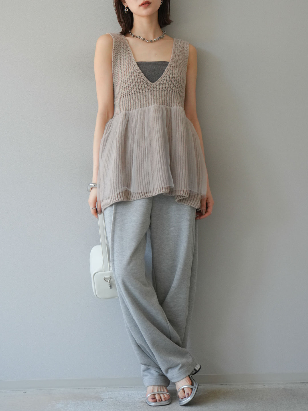[SET] 薄紗層疊荷葉邊針織背心 + 兩用設計運動褲（2 件組）