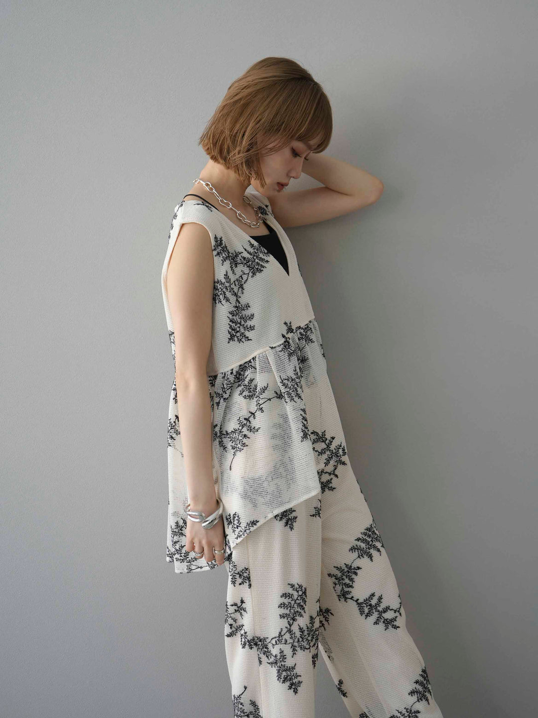 [予約]リーフ柄メッシュVネックフレアトップス/アイボリー