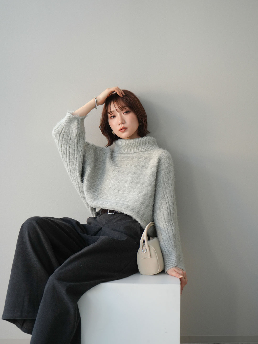 [予約]オフタートルケーブル編みニットプルオーバー/gray