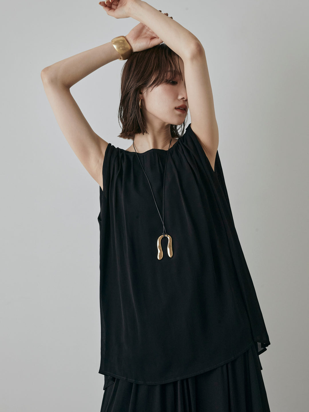 [預購] 透視褶肩襯衫/黑色