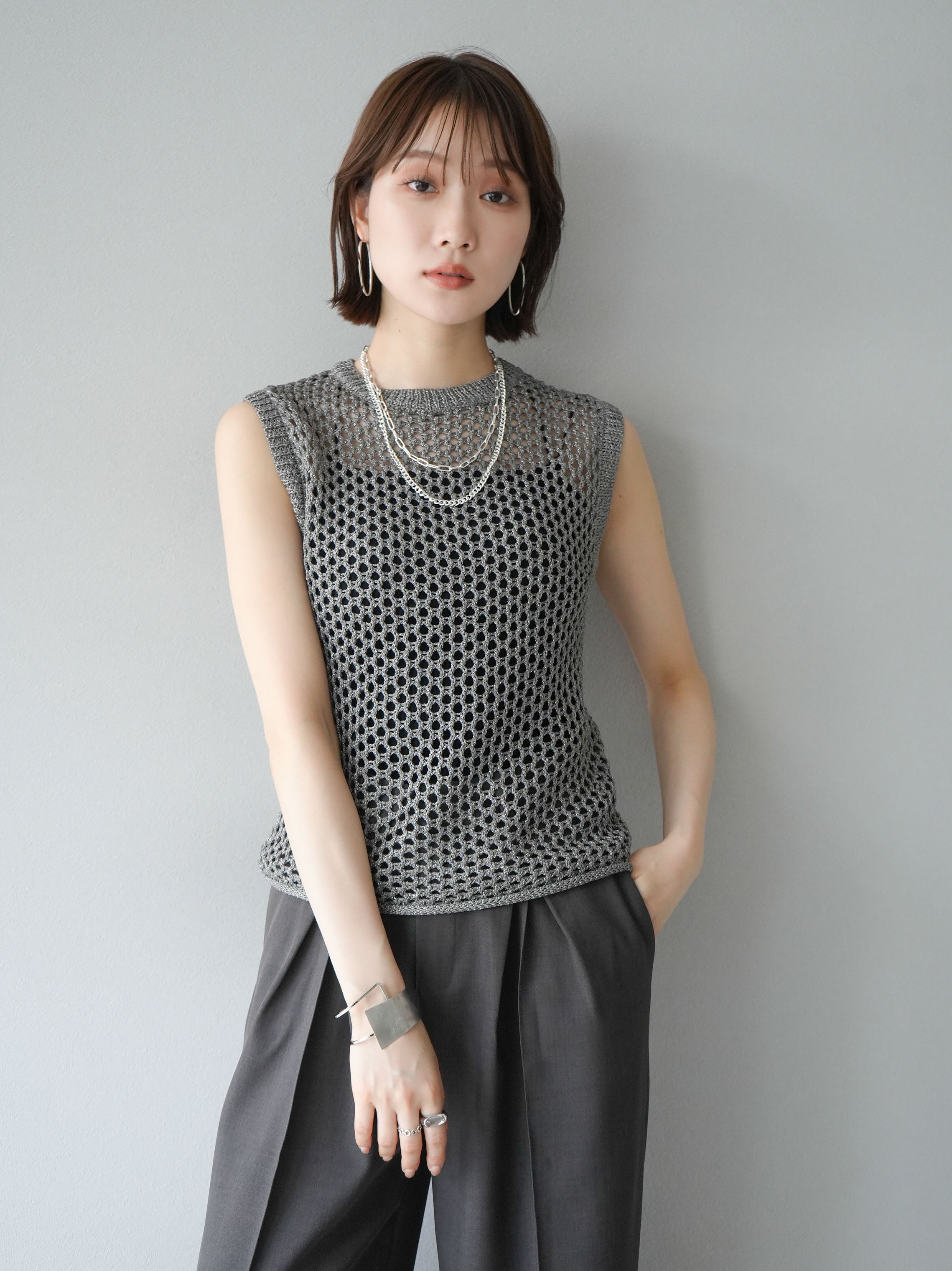 予約]ラメリリーヤーンメッシュタンクトップ/チャコール – Lumier