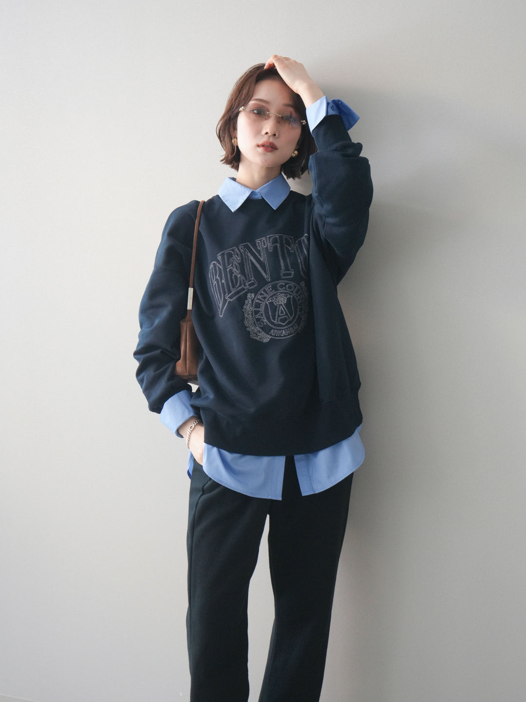 [SET]カレッジロゴ刺繍BIGスウェットプルオーバー+ボウタイ付オーバーシャツ(2set)