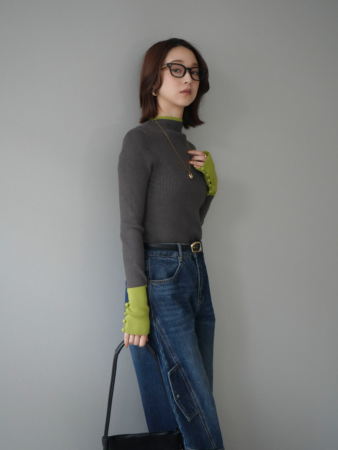 [予約]袖ボタンハイネック配色リブニットトップス/charcoal