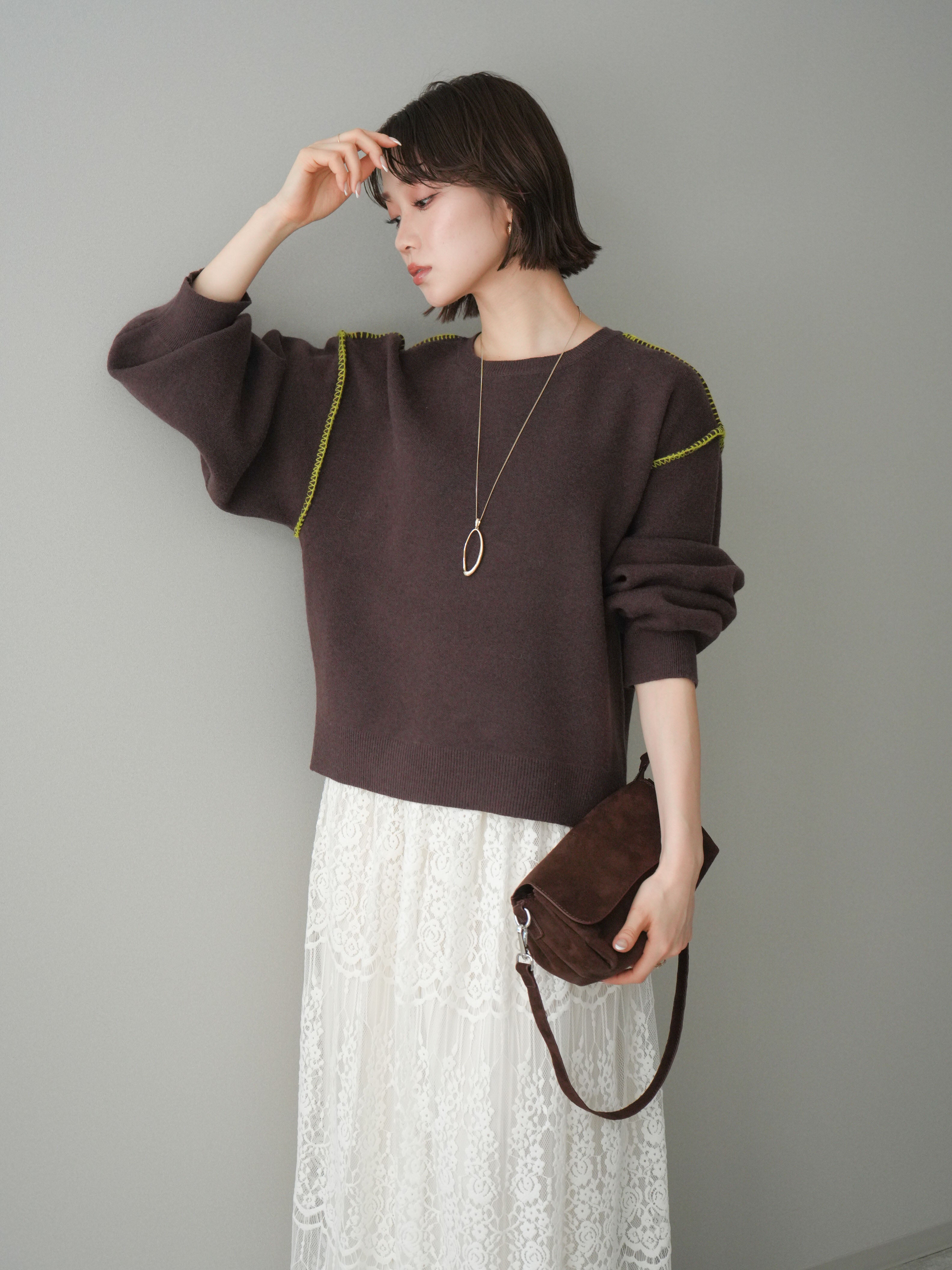 予約]バックロゴ刺繍配色ステッチニットプルオーバー/brown – Lumier