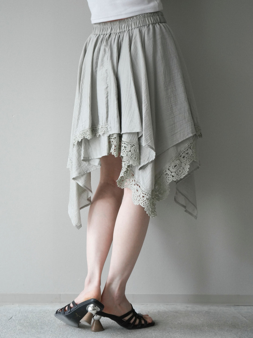 [予約]レースヘムアシンメトリースカート/gray