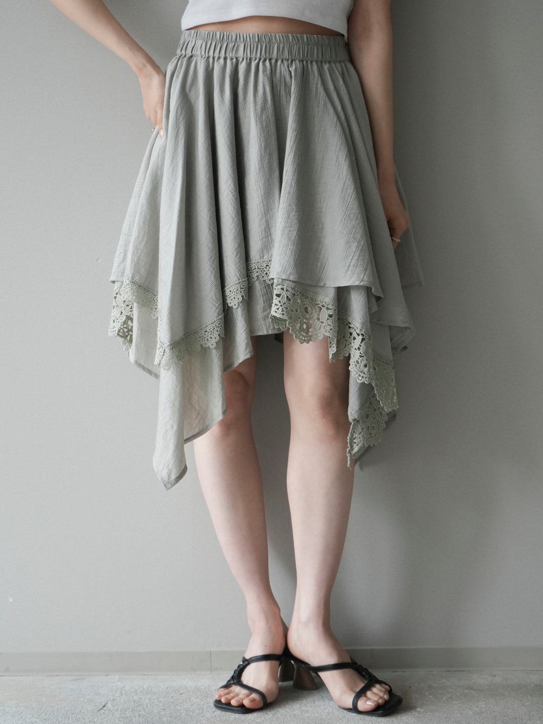 [予約]レースヘムアシンメトリースカート/gray