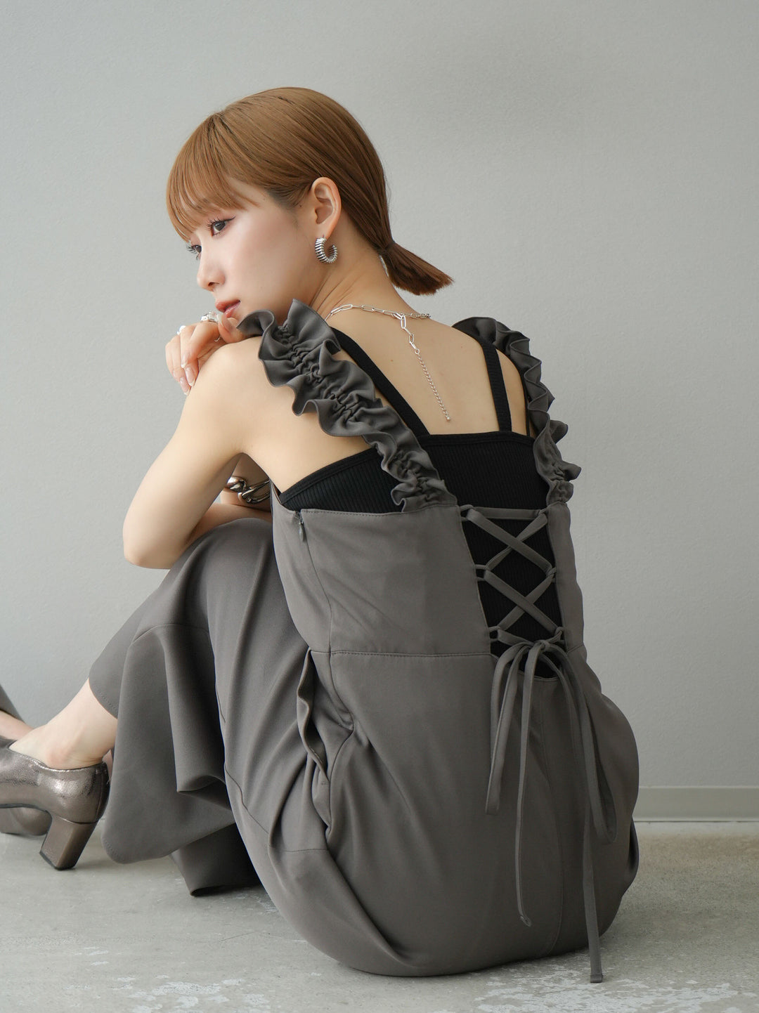 [預訂] 繫帶荷葉邊連身衣/灰色