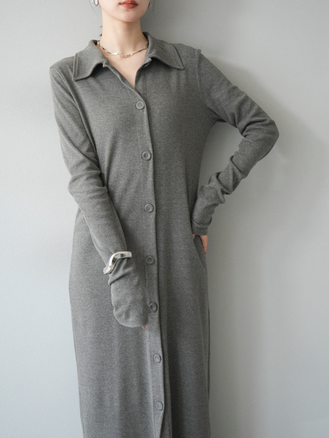 [予約]襟付きカットリブボタンワンピース/チャコール