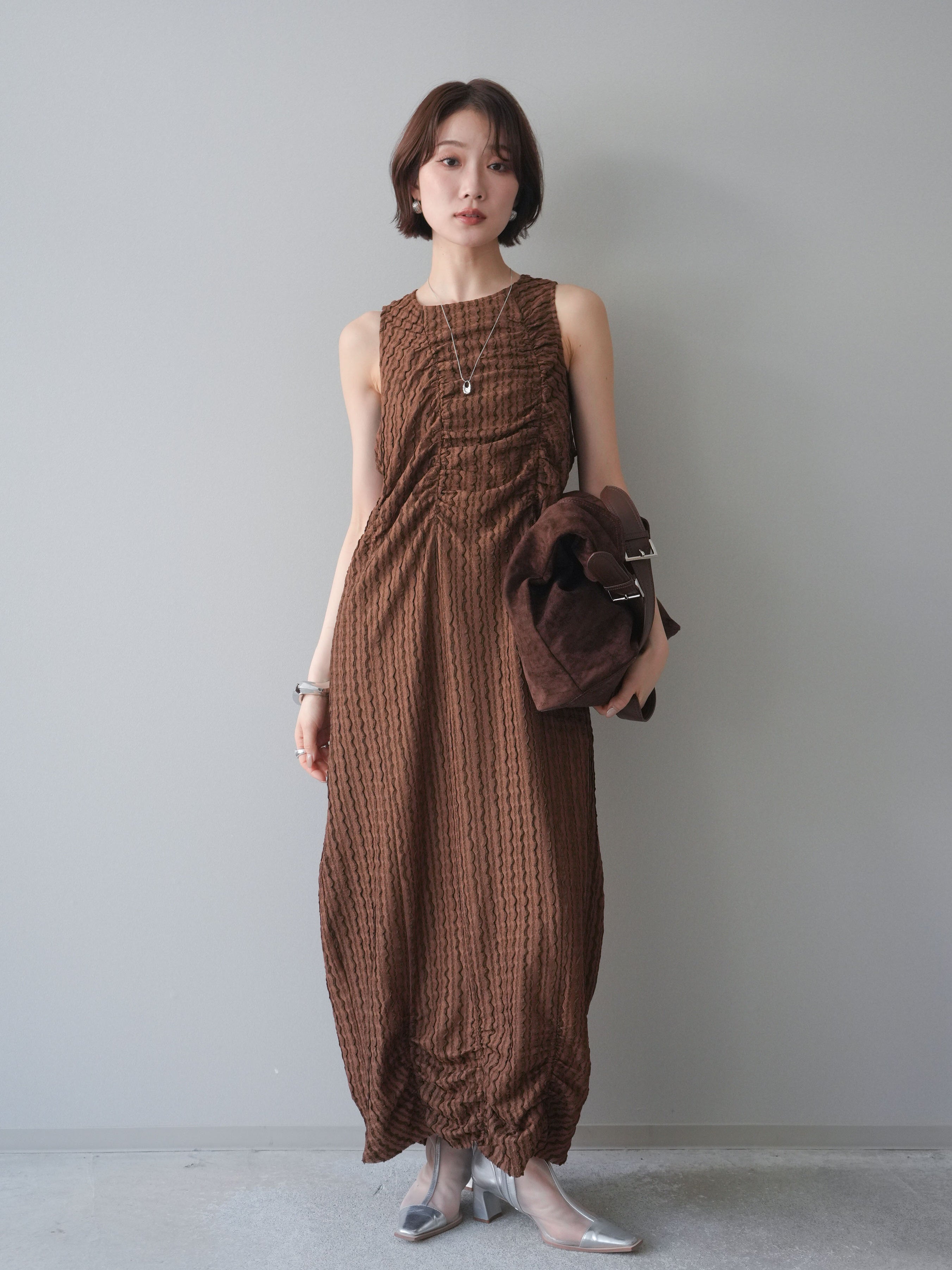 予約]シャーリングジャガードノースリーブワンピース/brown – Lumier